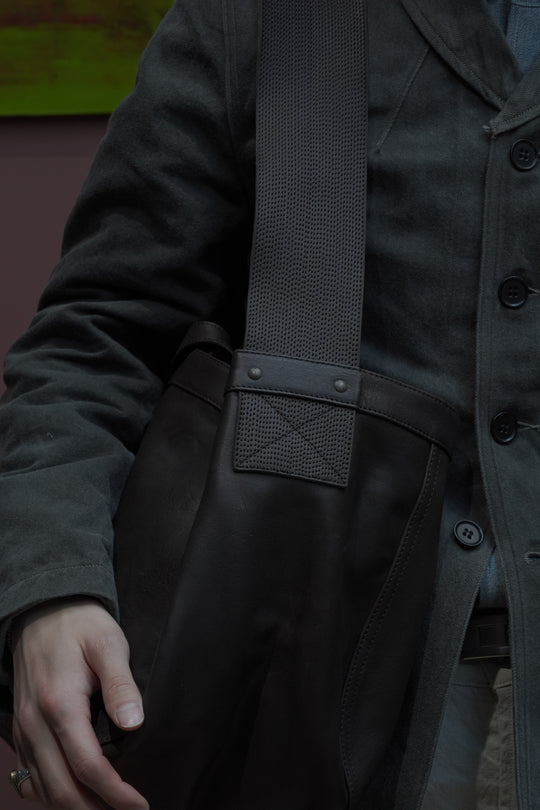 Taiga Takahashi(タイガタカハシ)2026SSのNEWSBOY BAG(BROWN LEATHER