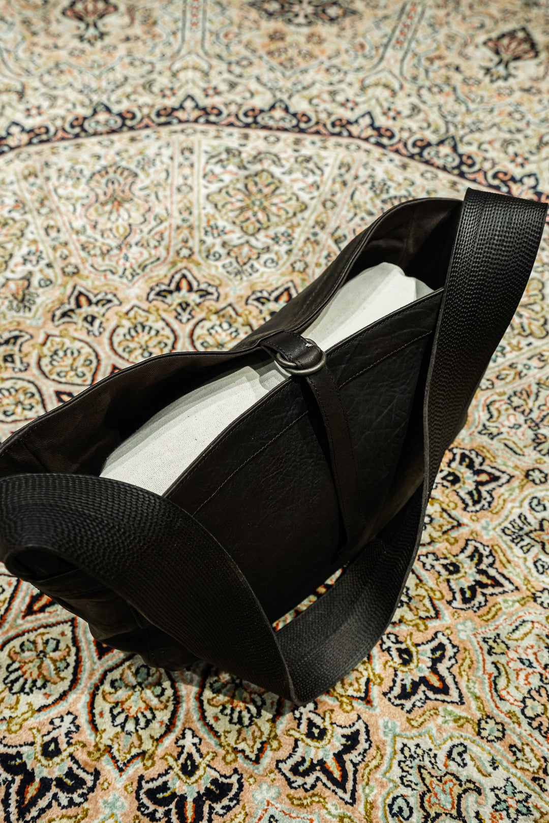 Taiga Takahashi(タイガタカハシ)2026SSのNEWSBOY BAG SMALL(BROWN