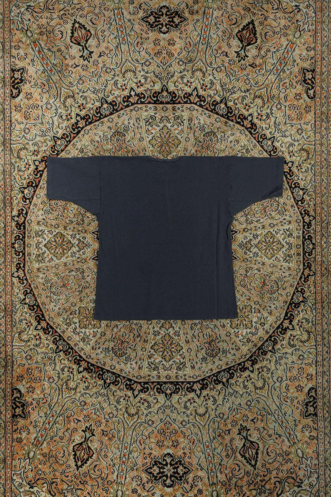 Taiga Takahashi(タイガタカハシ)2026SSの HENRY NECK SHIRT (CHARCOAL