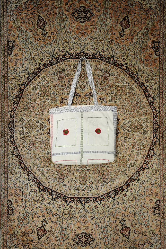 Glass Cypress(グラスサイプレス)のWhite Quilted Tote Bag(White