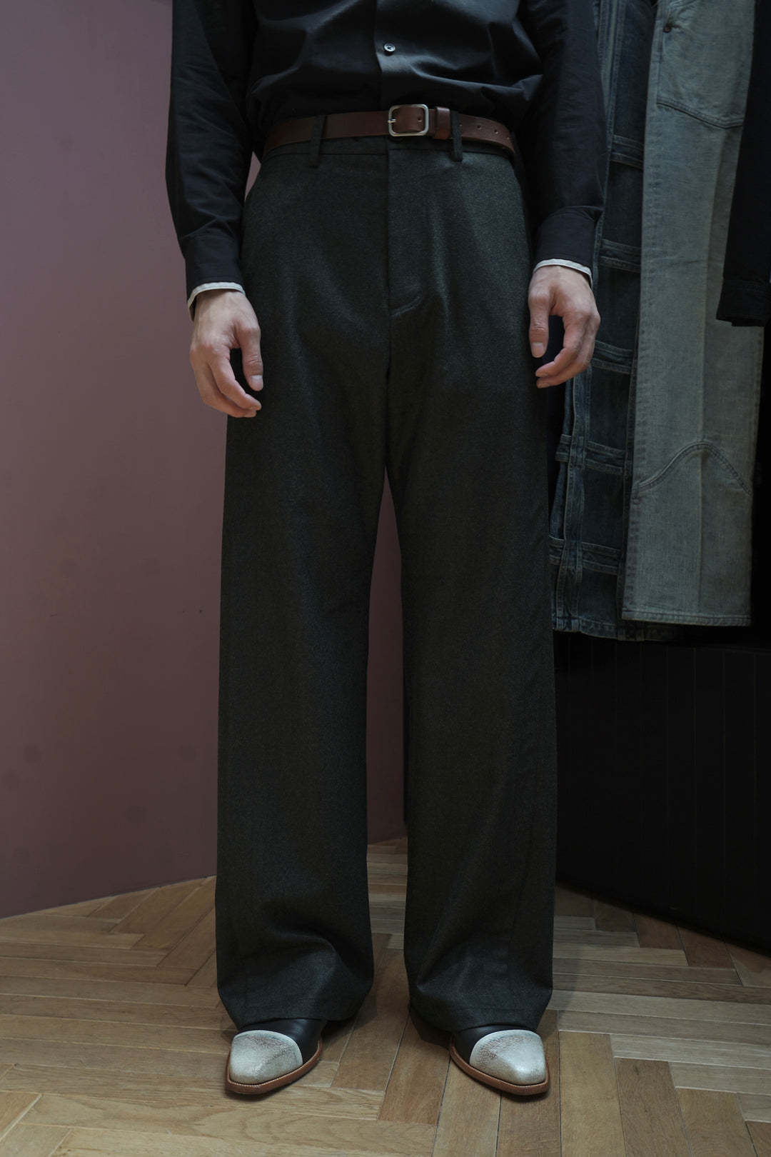 STEAF(スティーフ)25AWのBRAID CUTTING TUCK PANTS (DYED GREEN