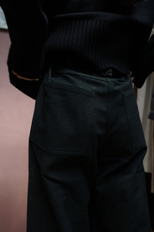 Taiga Takahashi(タイガタカハシ)のBUCKLE-BACKED TROUSERS(BLACK