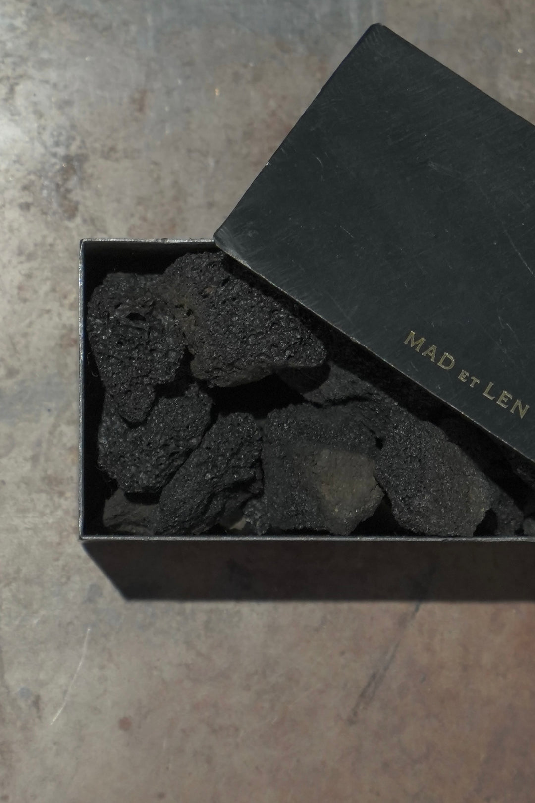 MAD et LEN (マドエレン)の POT POURRI BLACK BLOCK TERRE NOIRE