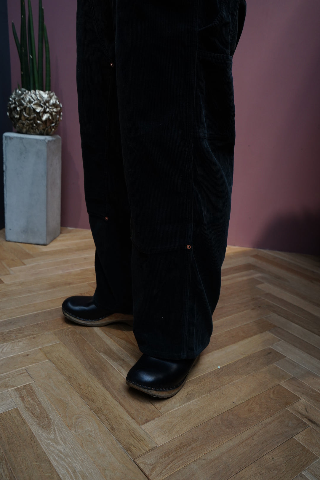 SUGARHILL(シュガーヒル)のCOURDUROY OVERALLS(BLACK)(オーバーオール