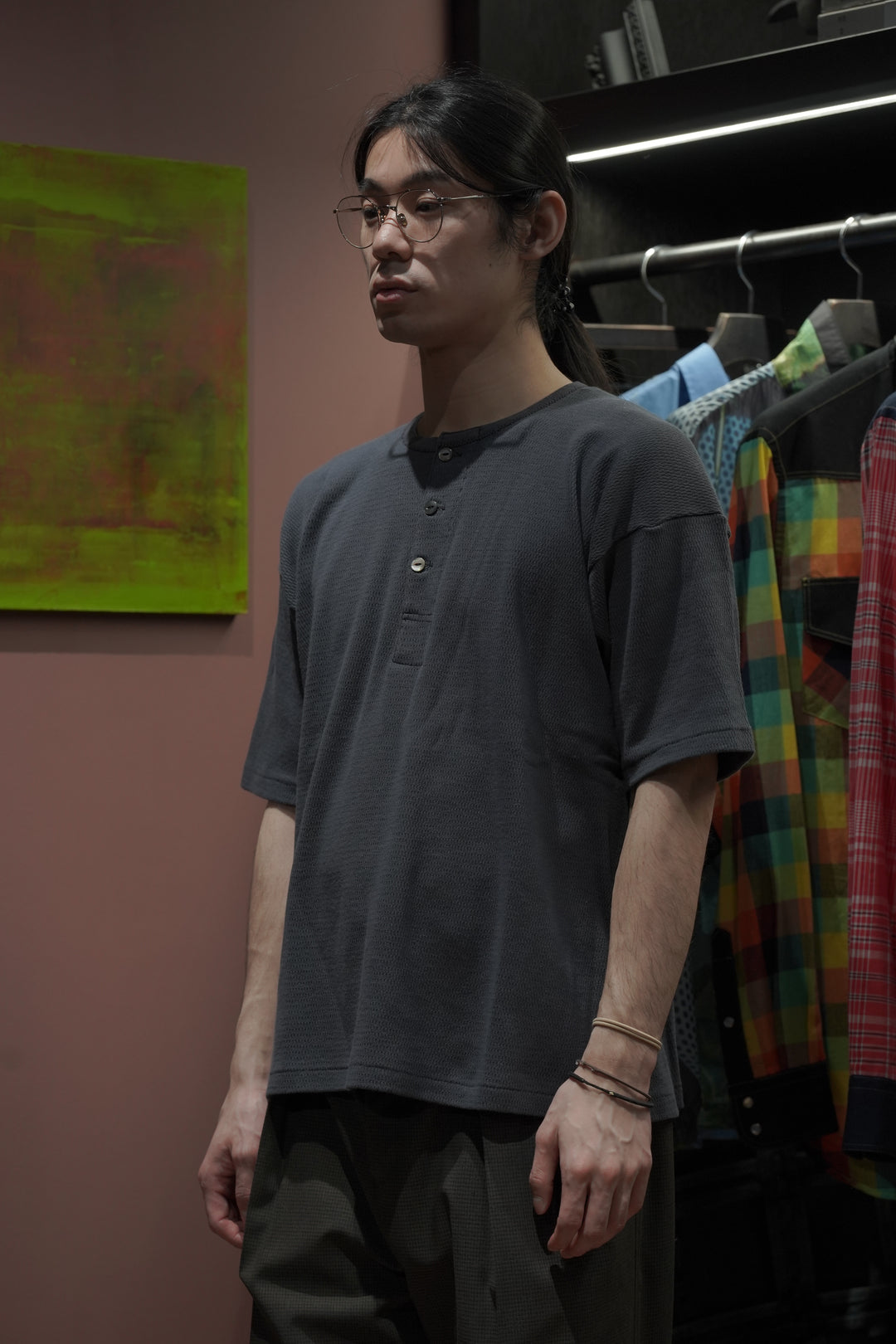 Taiga Takahashi(タイガタカハシ)2026SSの HENRY NECK SHIRT (CHARCOAL