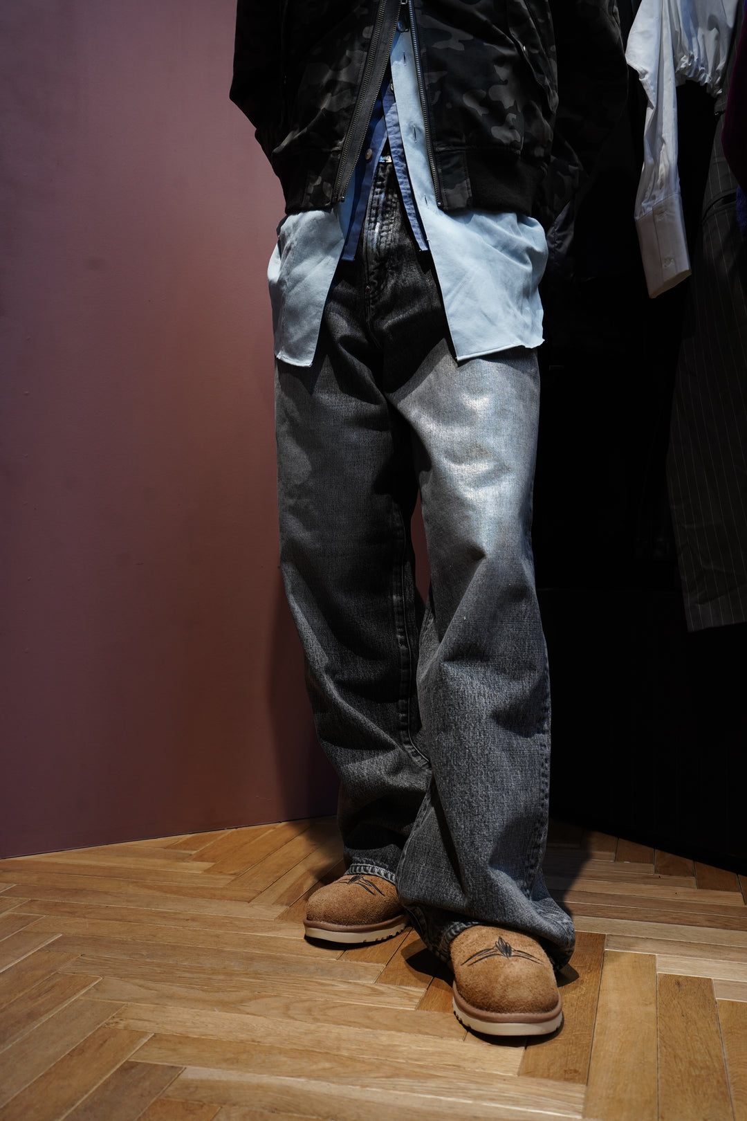 SUGARHILL(シュガーヒル)のFOILED DENIM TROUSERS WIDE CUT(BLACK