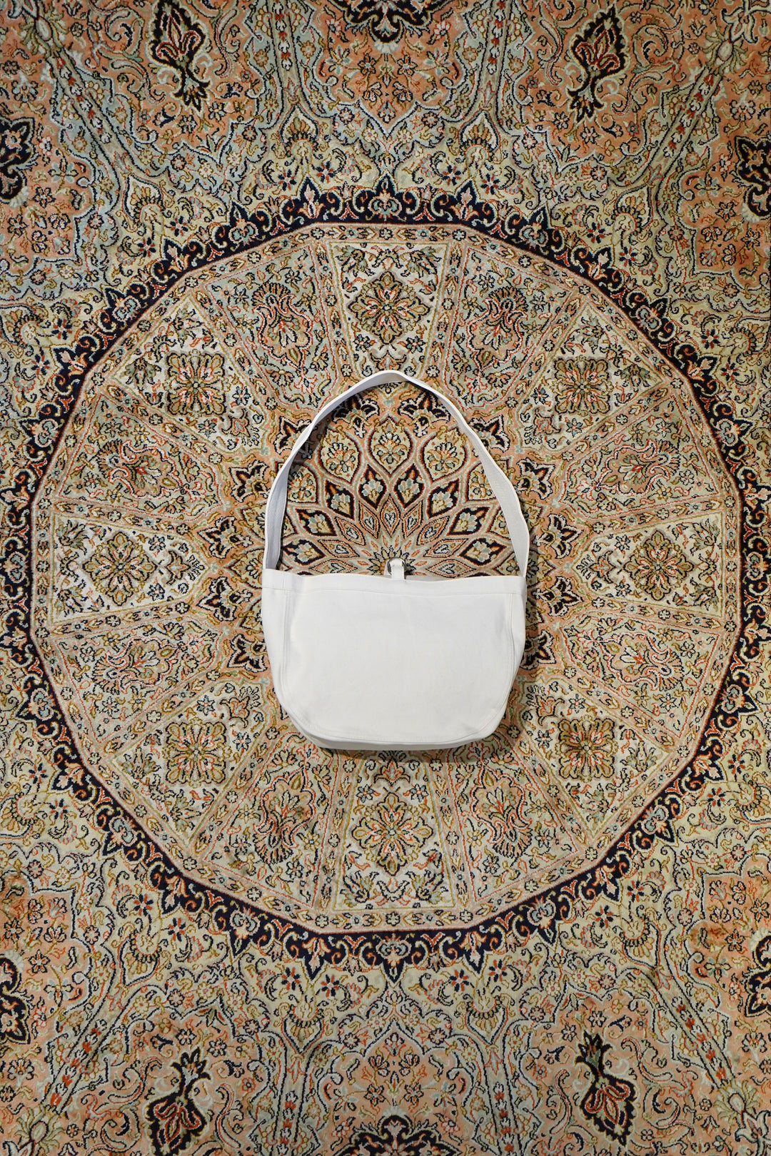 Taiga Takahashi(タイガタカハシ)のNEWSBOY BAG SMALL(IVORY