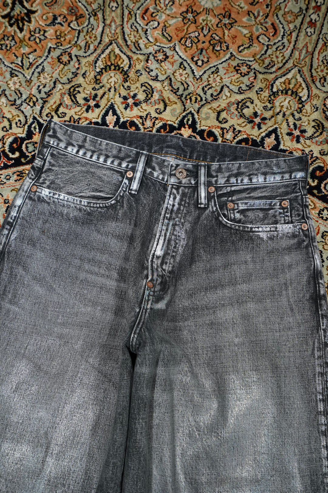 SUGARHILL(シュガーヒル)のFOILED DENIM TROUSERS WIDE CUT(BLACK