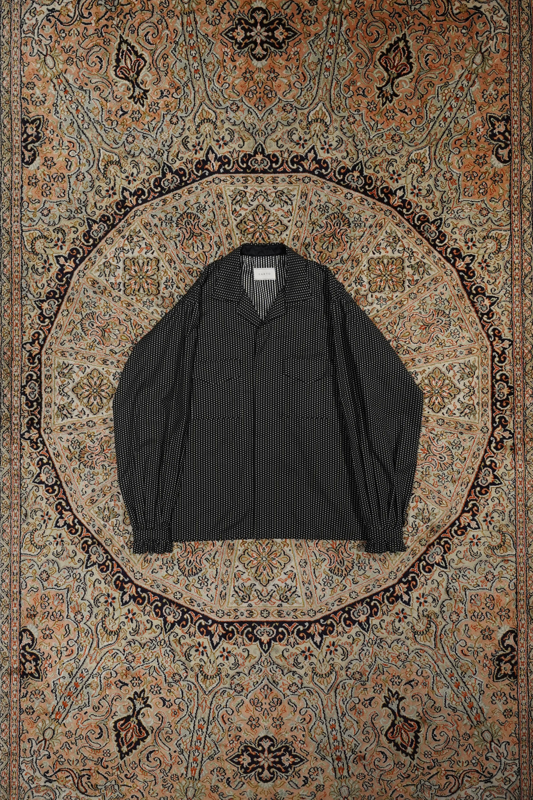 SARTO(サルト)25SSのOPEN COLLAR BLOUSE(BLACK/O.WHITE