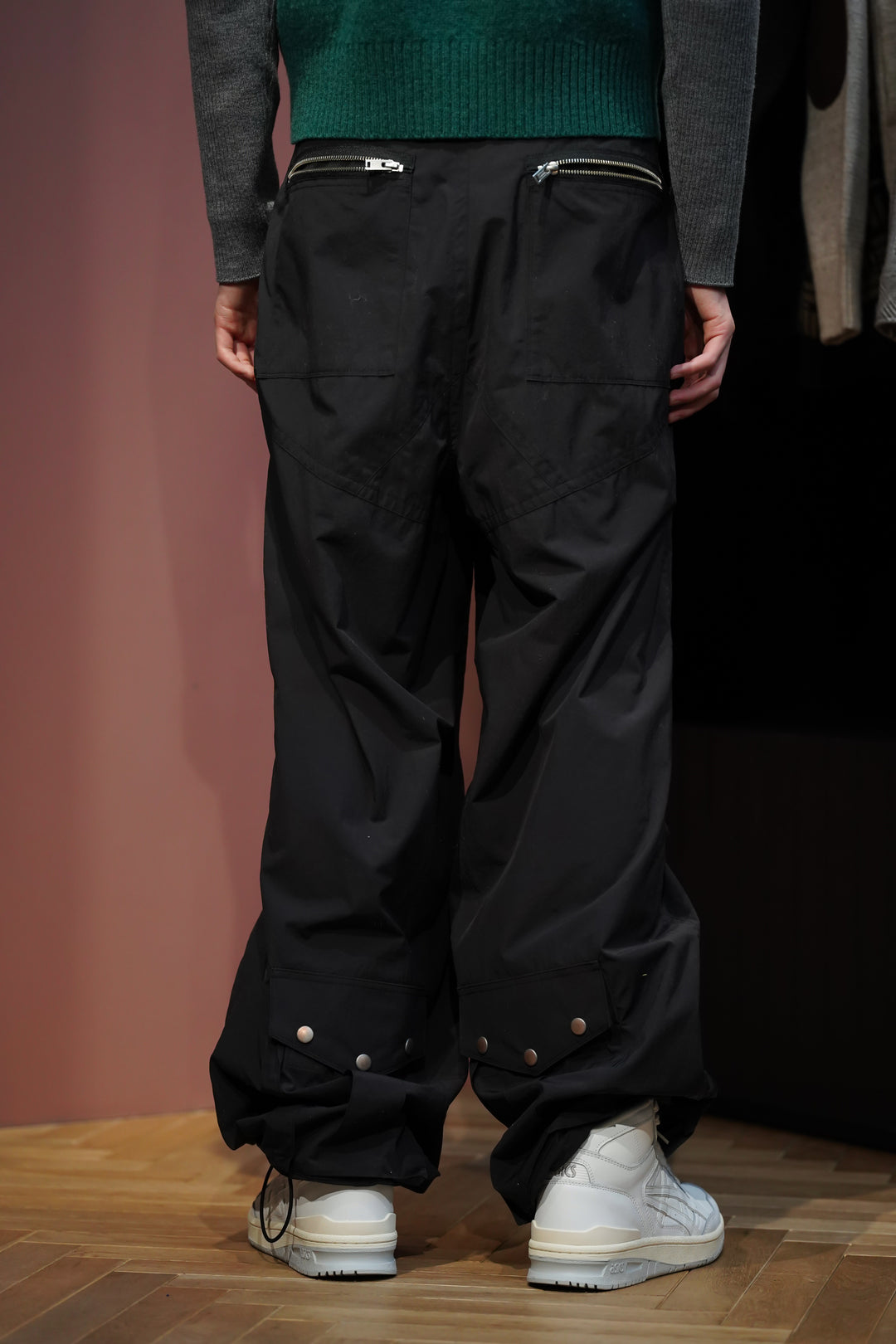 パンツ SUGARHILL PARACHUTE NYLON TROUSERS SUGARHILL(シュガーヒル)のPARACHUTE NYLON TROUSERSの通販