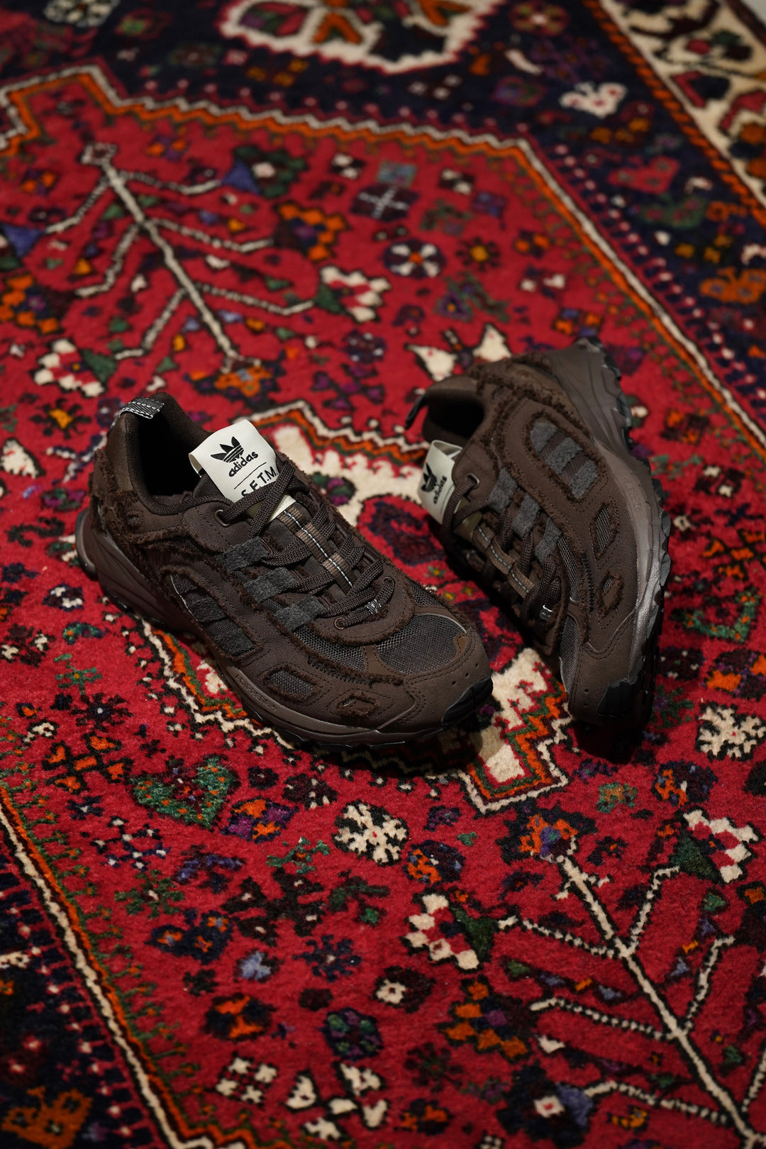 adiads(アディダス)のSHADOW TURF SFTM(BROWN)(スニーカー)(靴)の通販