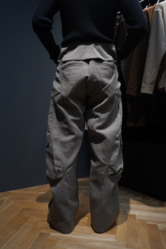 Omar Afridi(オマールアフリディ) のTOTEM CARGO TROUSERS(SMOKE GREY