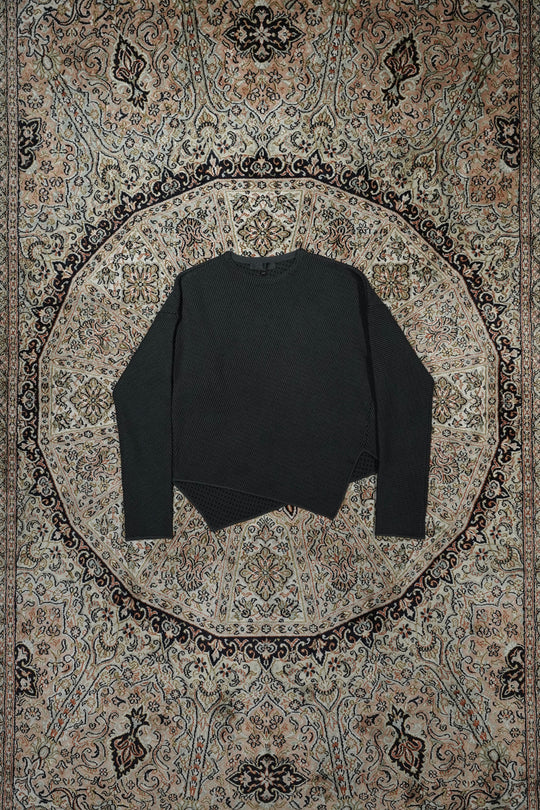 Omar Afridi(オマールアフリディ)25AWのSLANTED CREWNECK JUMPER(DK