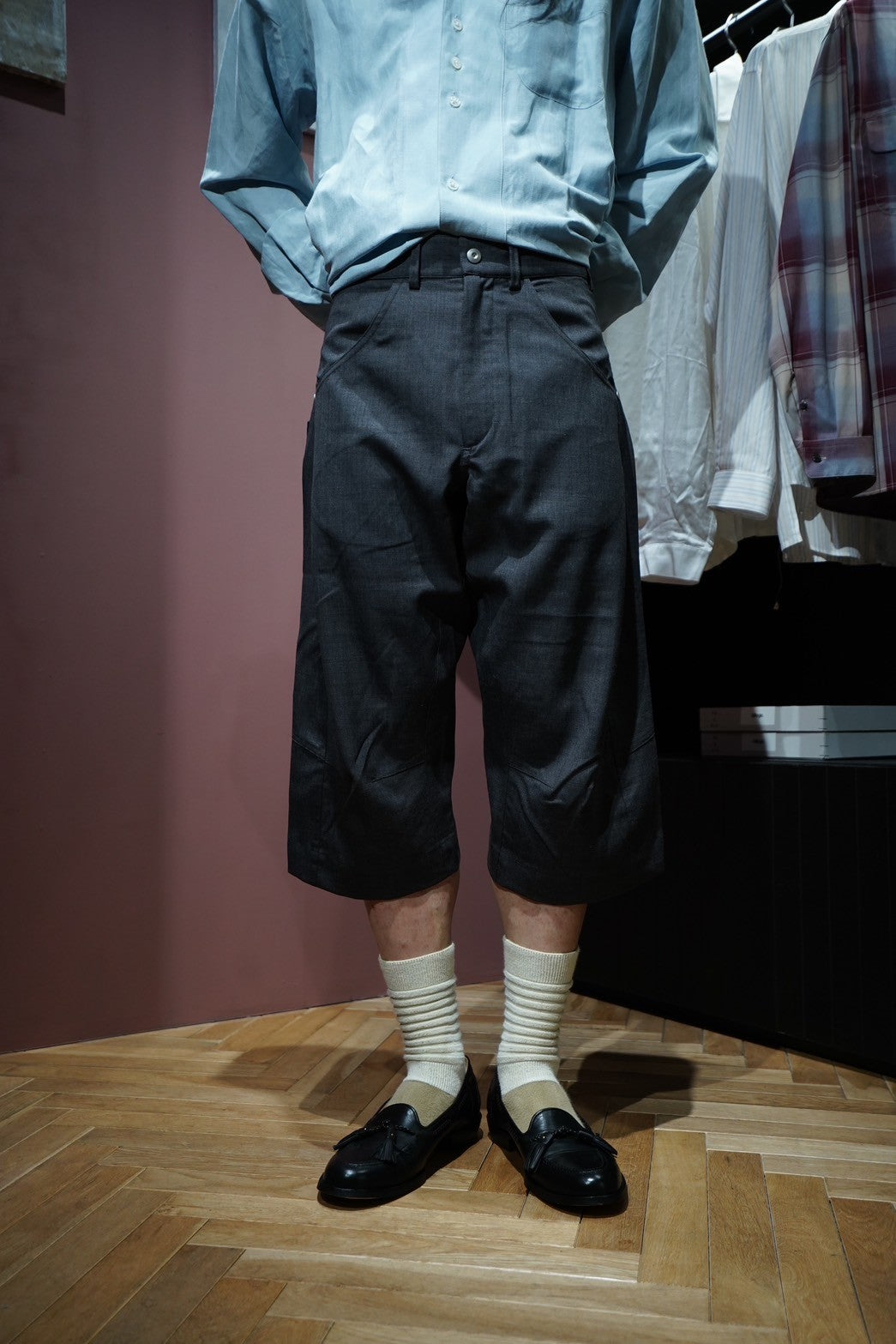 Omar Afridi(オマールアフリディ)25SSのKNEE DARTED FLARE