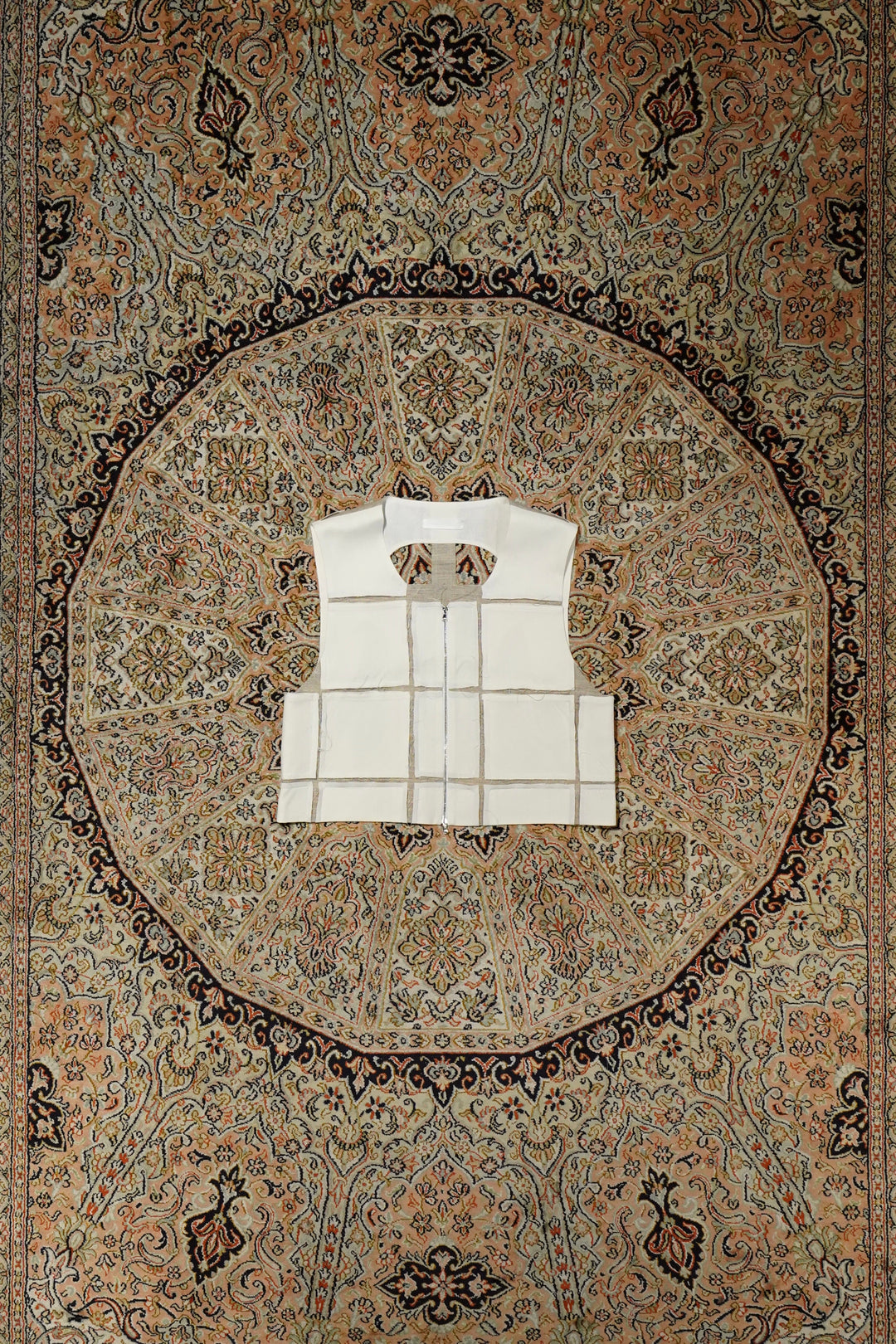 OUTLET SALE- 訳あり品など大放出 Nobuyuki Matsui(ノブユキ マツイ)のFramed vest(WHITE)(ベスト トップス