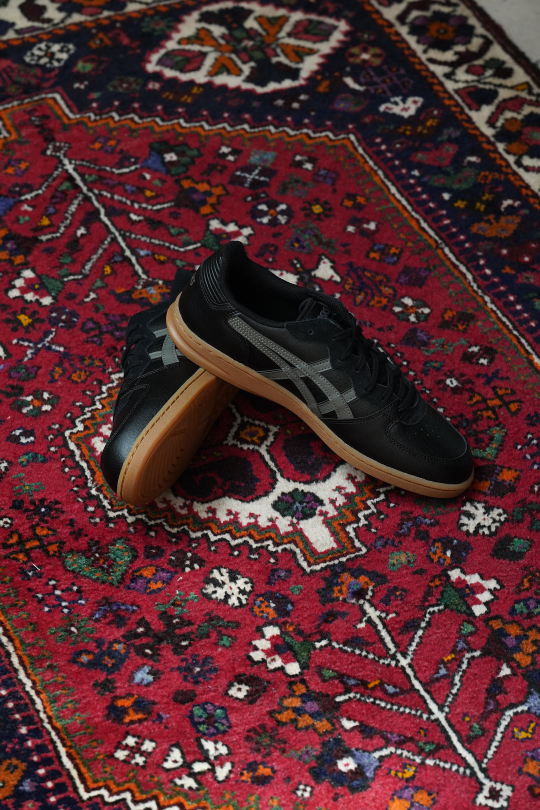 ASICS(アシックス)のSKYHAND OG(BLACK/TRUFFLE GREY)(スニーカー)(靴