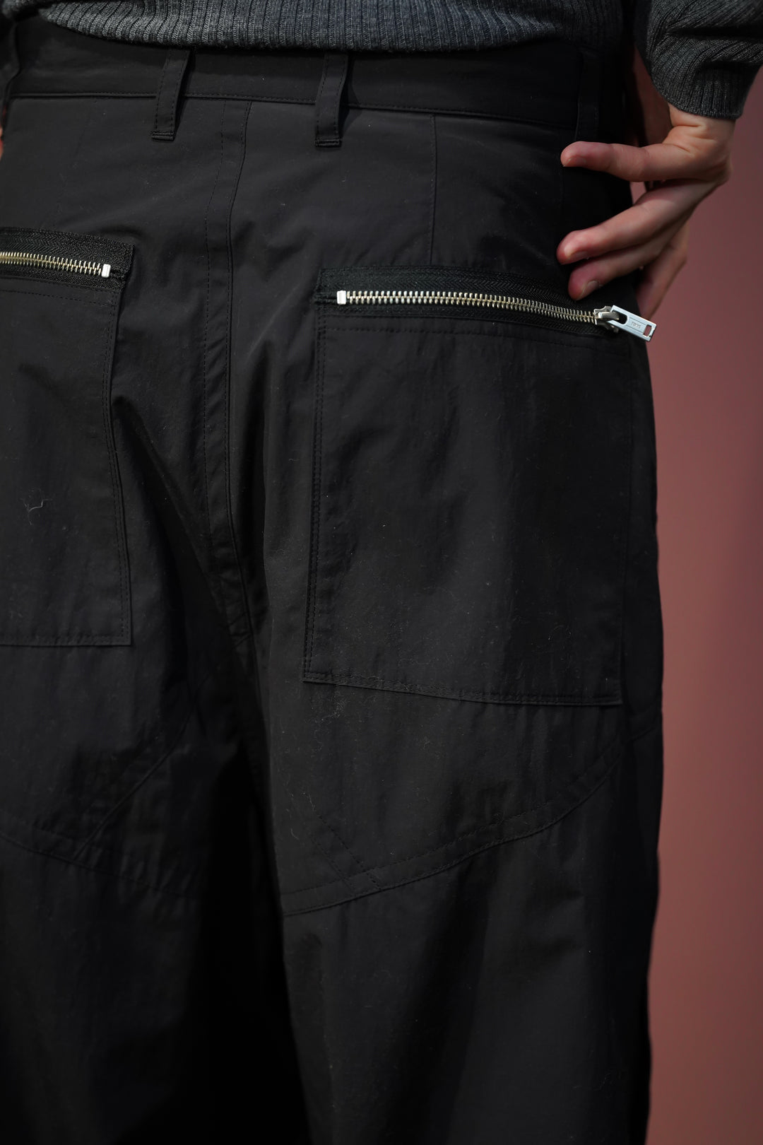 SUGARHILL(シュガーヒル)のPARACHUTE NYLON TROUSERS(BLACK