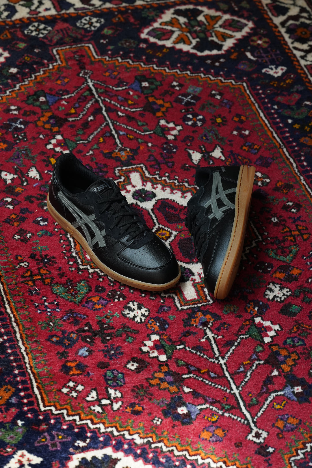 ASICS(アシックス)のSKYHAND OG(BLACK/TRUFFLE GREY)(スニーカー)(靴