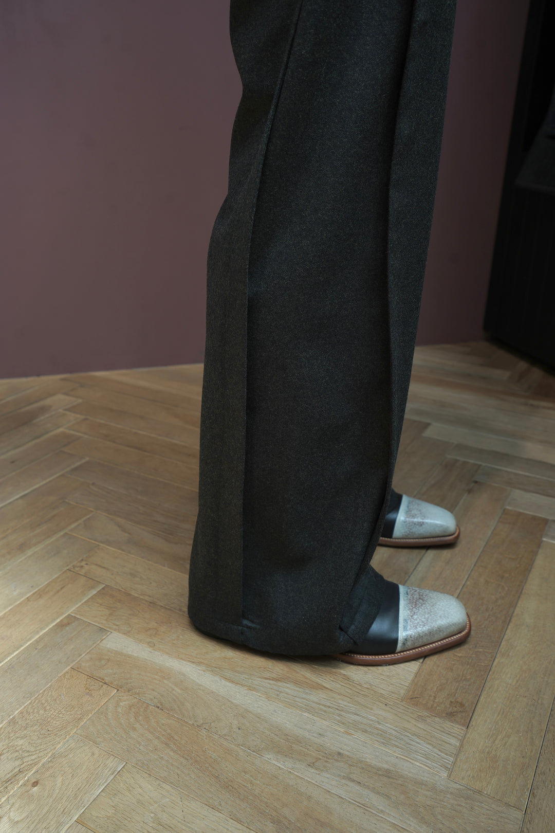 STEAF(スティーフ)25AWのBRAID CUTTING TUCK PANTS (DYED GREEN