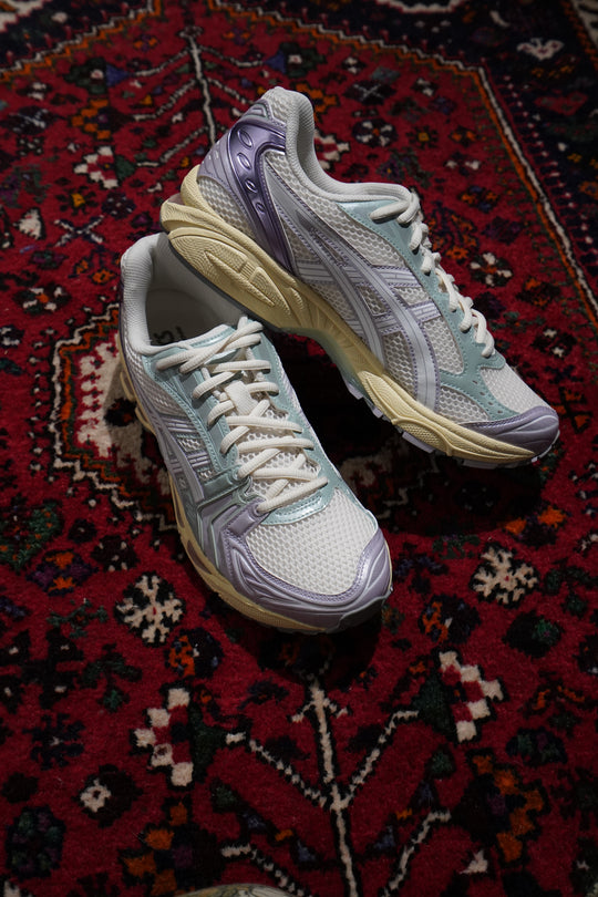 ASICS(アシックス)のGEL-KAYANO 14(CREAM/DUSK VIOLET