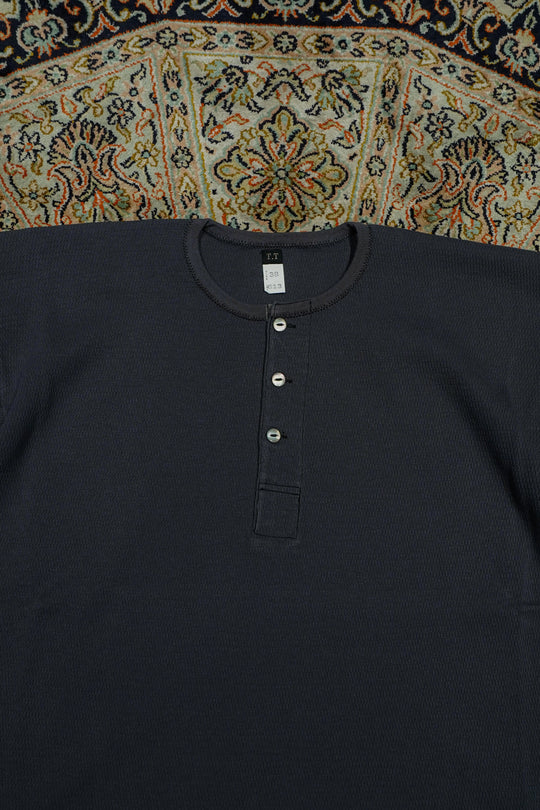 Taiga Takahashi(タイガタカハシ)2026SSの HENRY NECK SHIRT (CHARCOAL