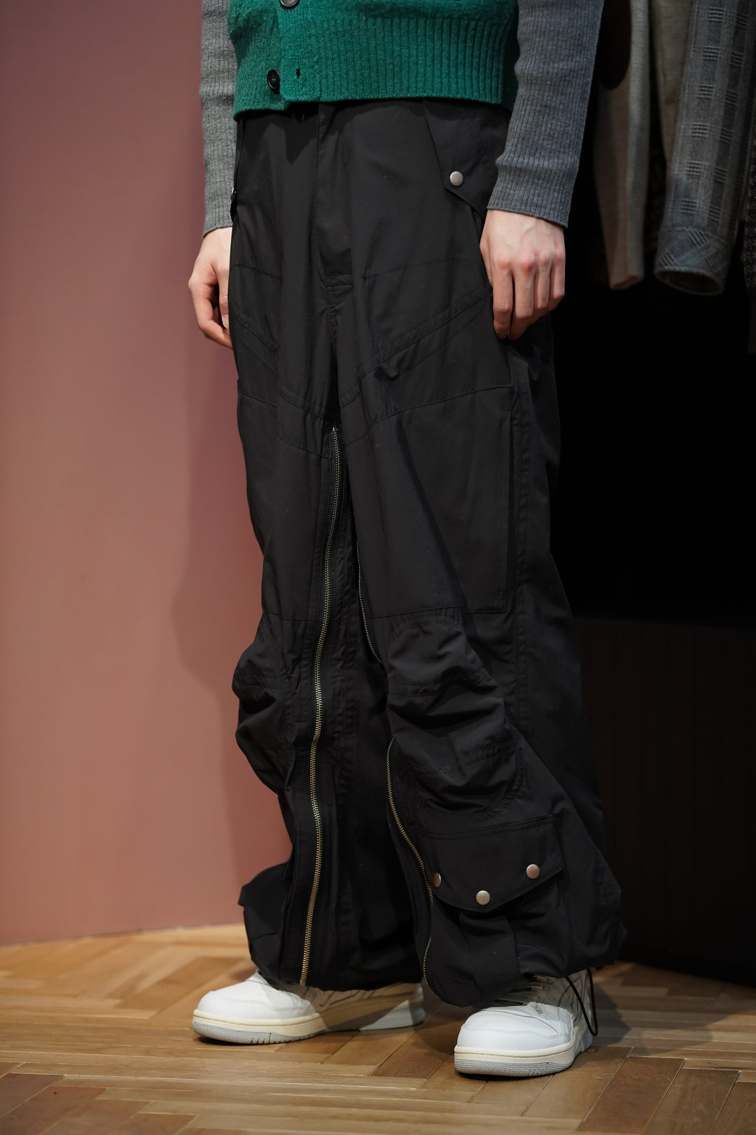 SUGARHILL(シュガーヒル)のPARACHUTE NYLON TROUSERS(BLACK