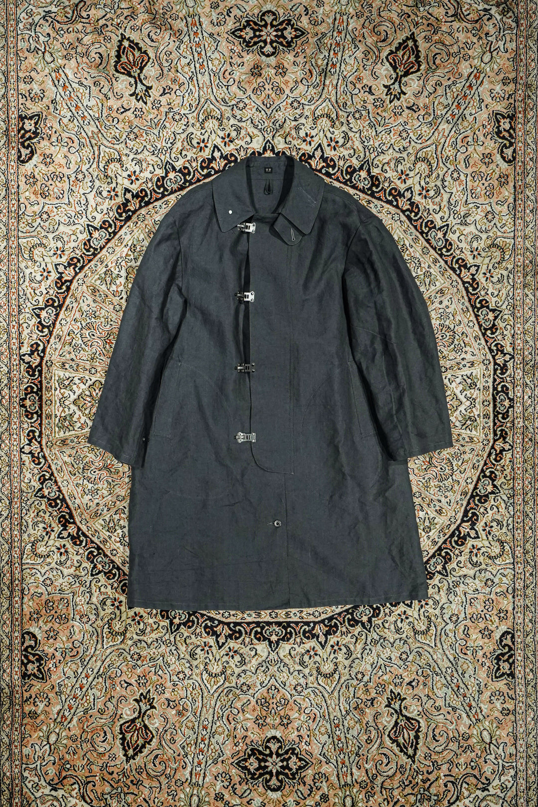 Taiga Takahashi(タイガタカハシ)2026SSのM-1918 RAIN COAT (CHARCOAL