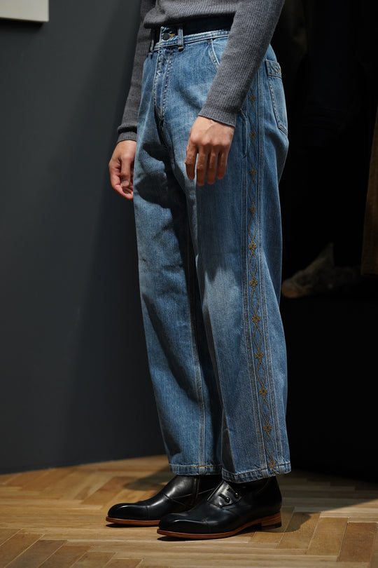 E1B8CC50-7B9F-48E9-AE34-