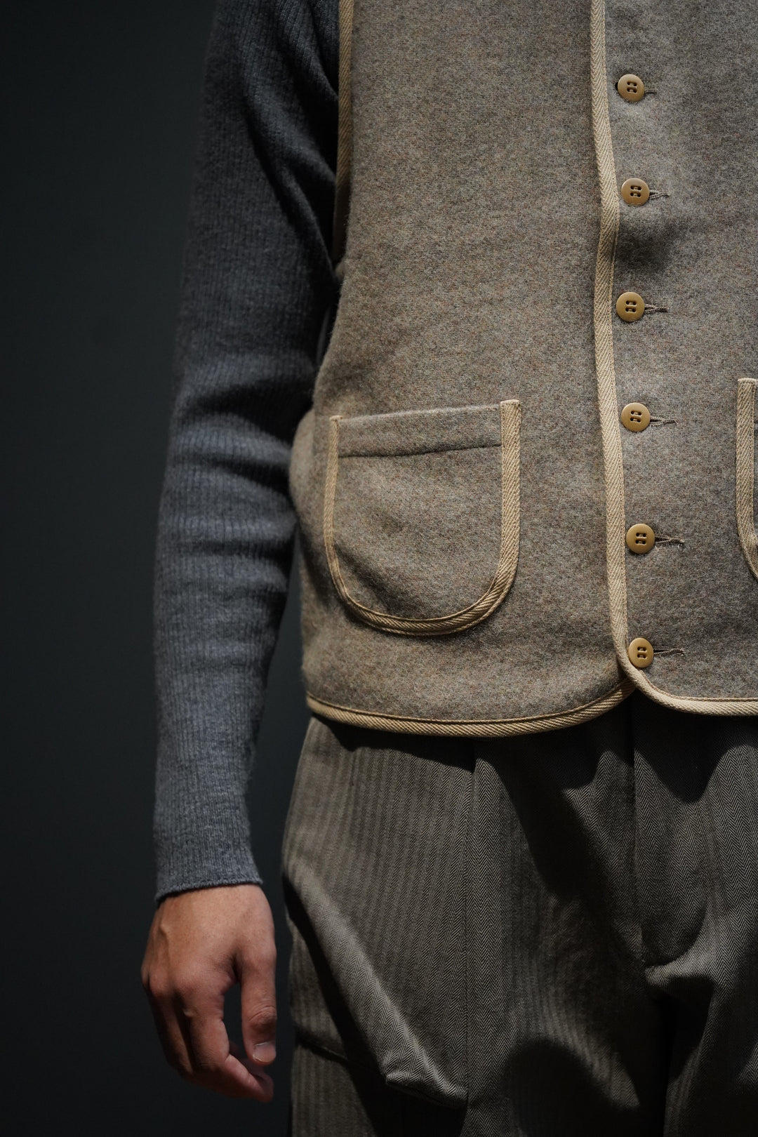 23SS taiga takahashi ベスト Taiga Takahashi(タイガタカハシ)のBLANKE VEST(BEIGE)(ベスト