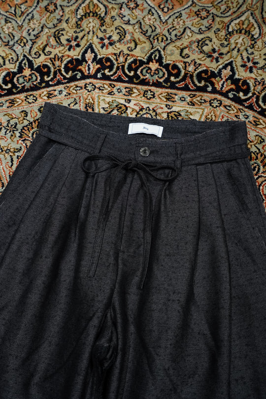 urig R.NEP SCHADEN 3TUCK PANTS 3 美品　別注 Urig(ウーリッヒ)のR.NEP SCHADEN 3TUCK PANTS(BLACK)(パンツ)の通販