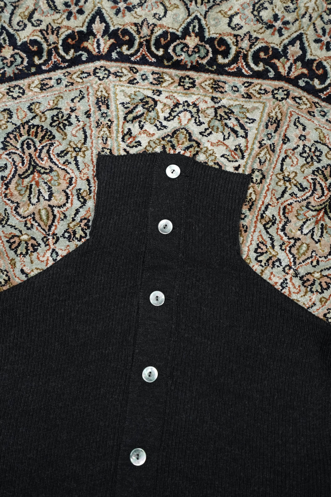 Taiga Takahashi T.T 黒いニットカーディガン ボタン付き 40 Taiga Takahashi T.T 黒いニットカーディガン ボタン付き 40 Taiga