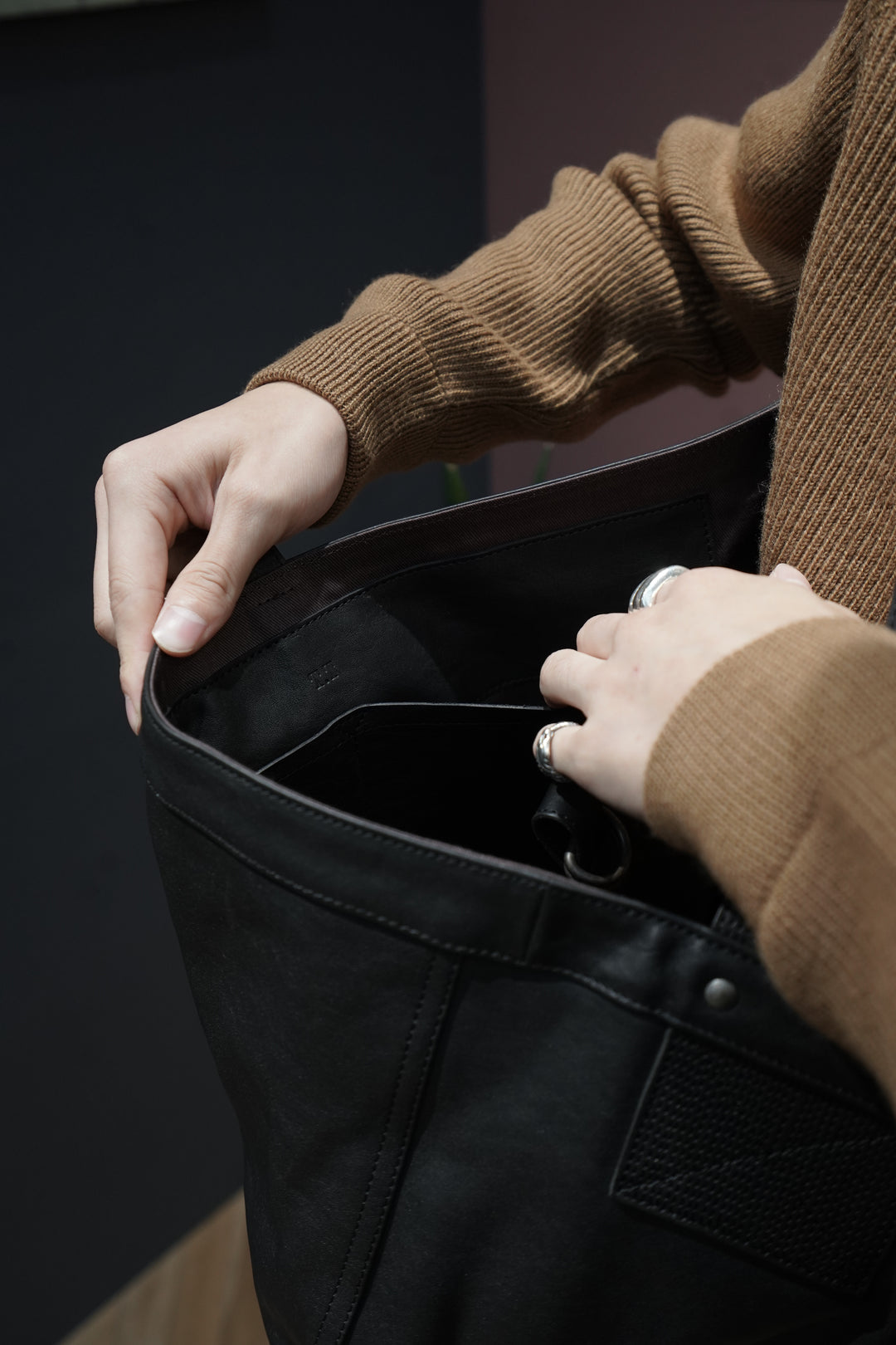 Taiga Takahashi(タイガタカハシ)のNEWSBOY BAG(BLACK LEATHER