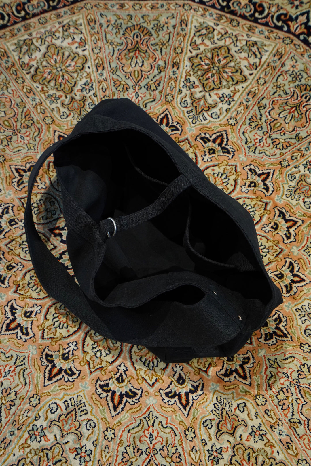 Taiga Takahashi(タイガタカハシ)のNEWSBOY BAG(BLACK