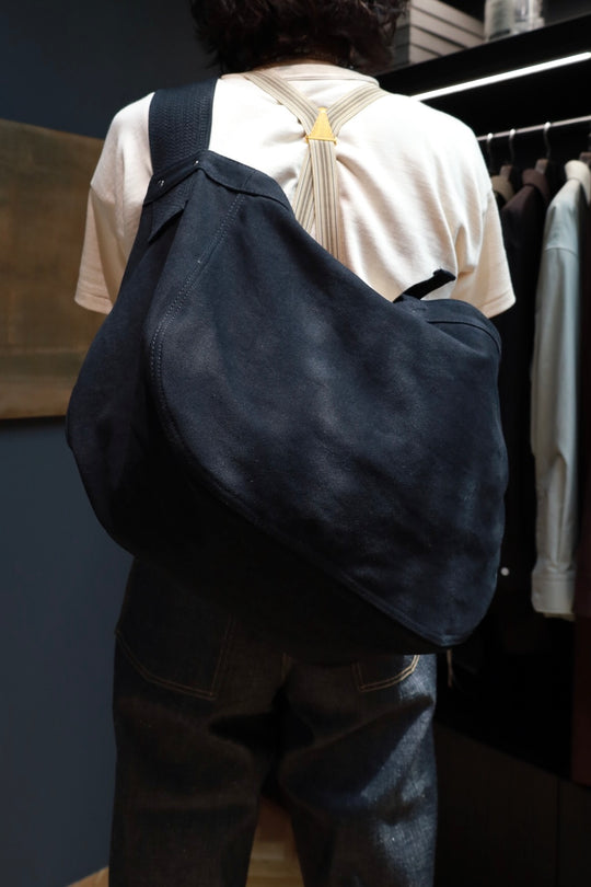 22FAEEF7-35C4-404C-B14D-