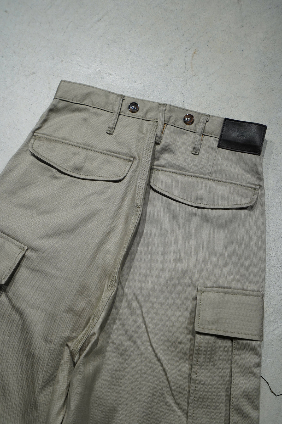 SUGARHILL(シュガーヒル)のHERRINGBONE ARMY CARGO PANTS WHITE