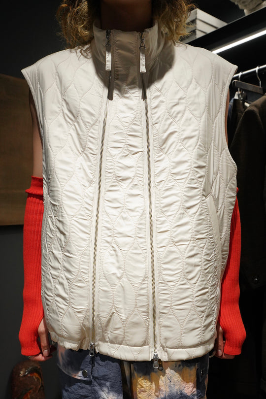 新品 23AW URU レーヨン ワイド ダブルジップ ショート 中綿 ベスト UJOH(ウジョー)のW Zip-up Vest(WHITE)(ベスト)の通販 | CEDARWOOD