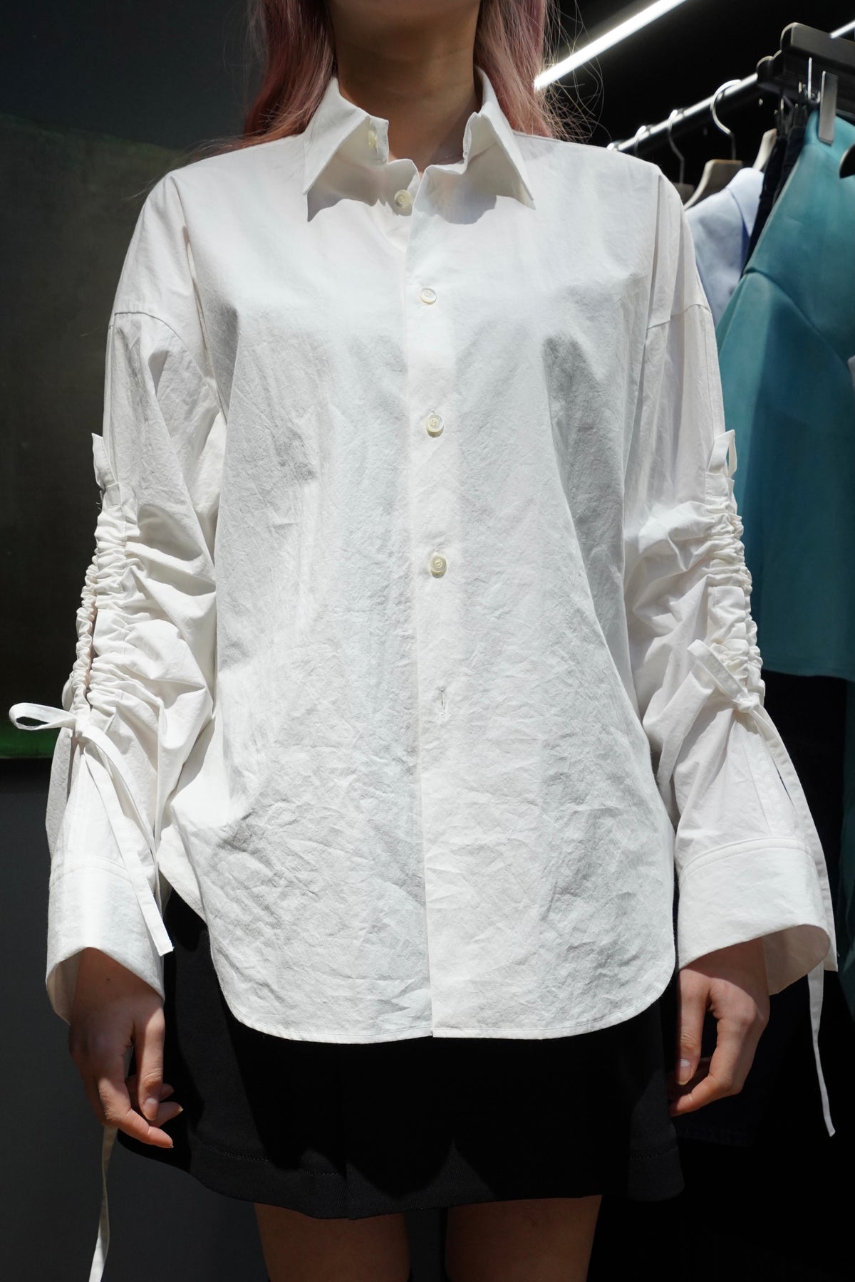 ujoh Gathered Hole Sleeve Shirt (White)patma