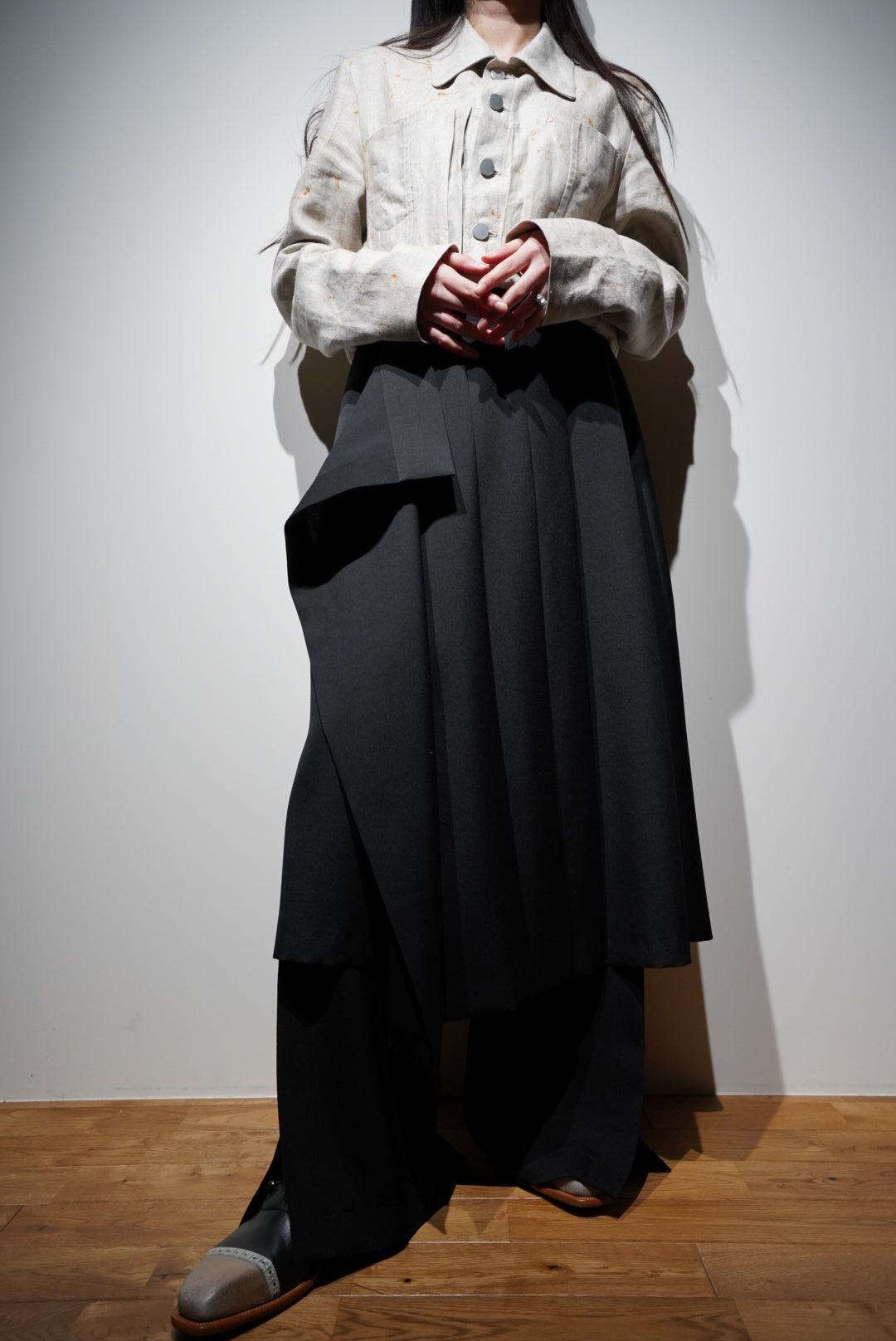 UJOH(ウジョー)のPleats Wrap SKT(BLACK)(スカート)の通販| CEDARWOOD