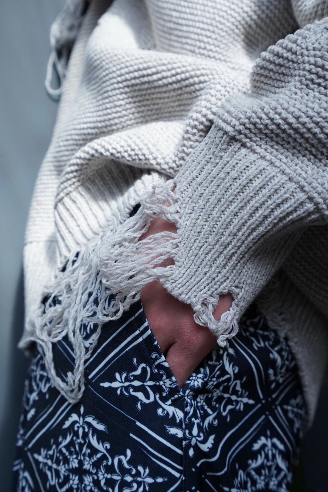 Children of the discordanceの5G OVERSIZED DAMAGE VNECK KNIT