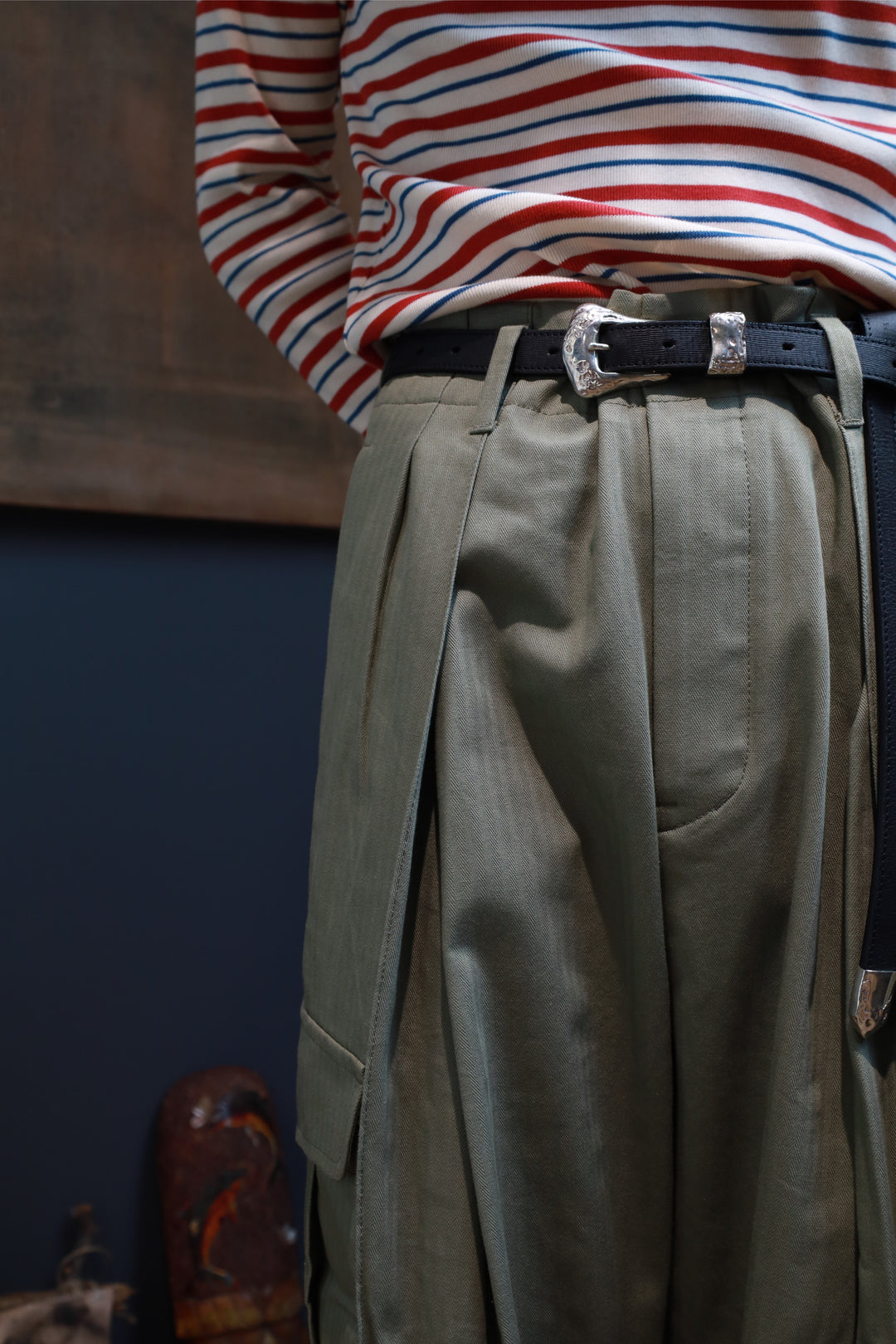 Urig(ウーリッヒ)のPIN TUCK CARGO PANTS(KHAKI)(カーゴパンツ)の通販