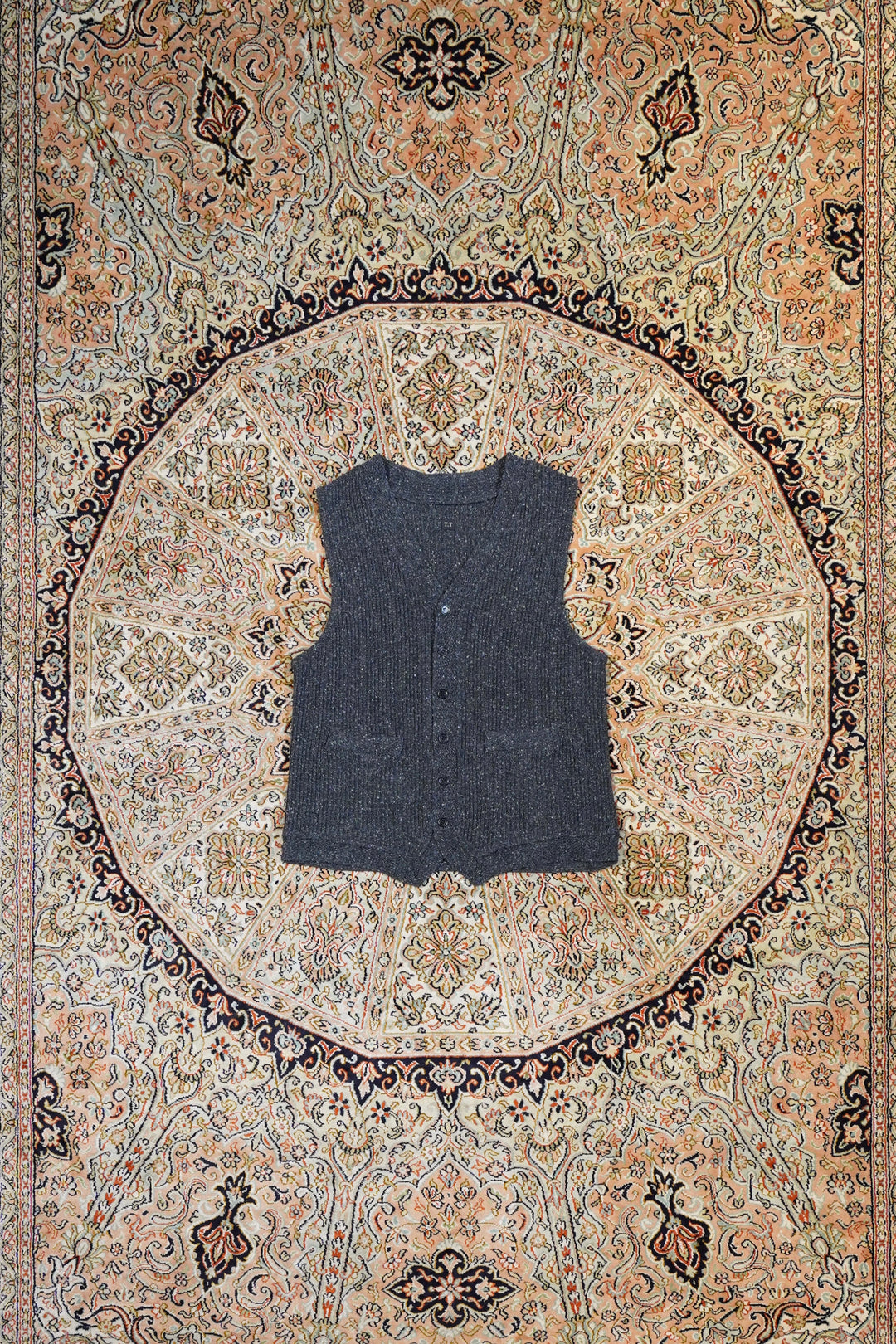 Taiga Takahashi(タイガタカハシ)のKNITTED VEST(CHACOAL)(ベスト)の