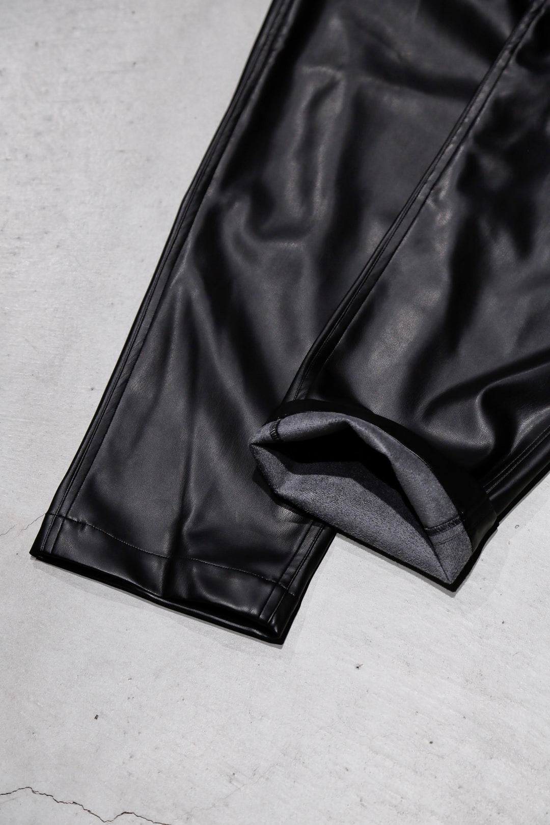 Allege.(アレッジ)のSynthetic Leather Baiker PT(パンツ)の通販