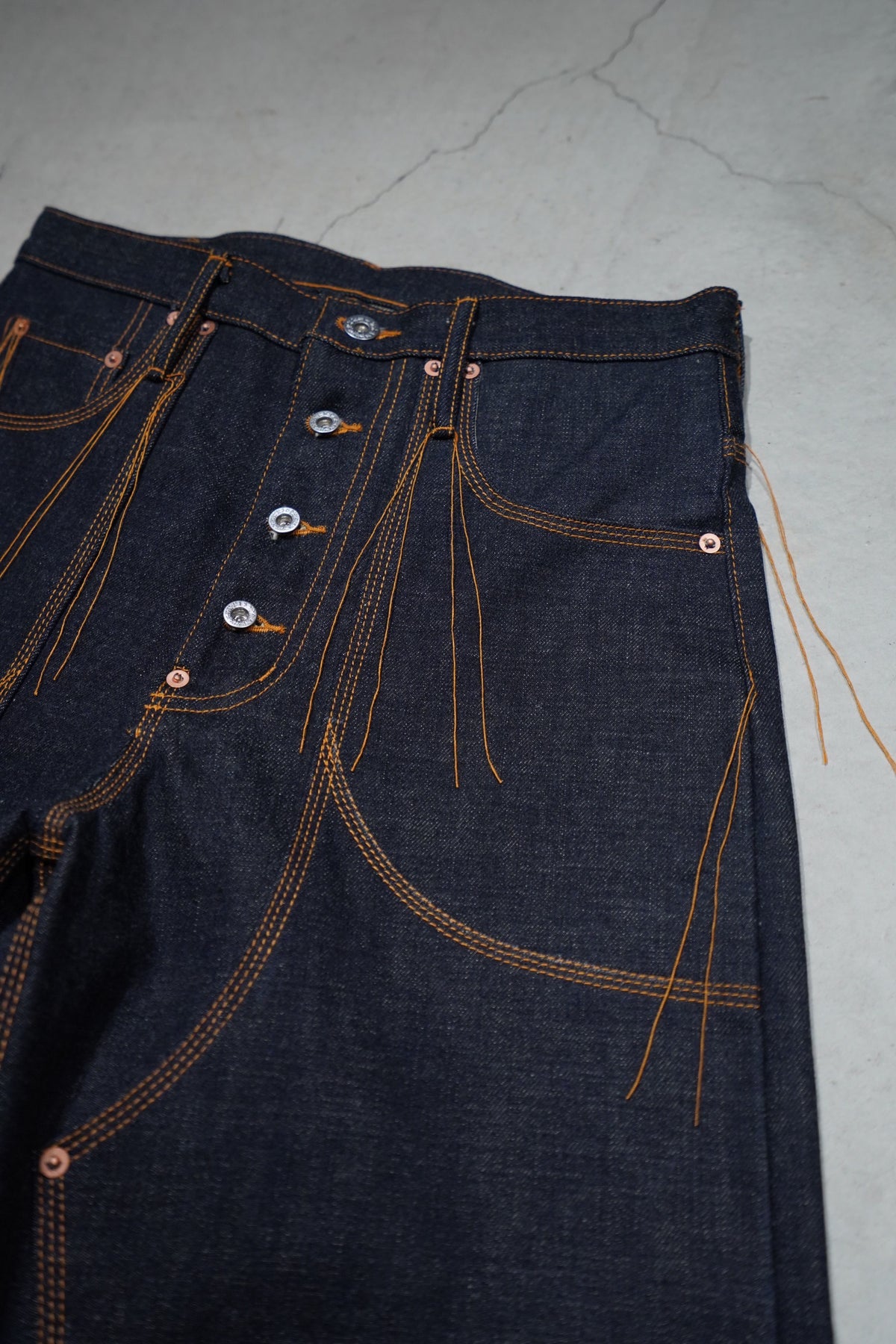 SUGARHILL（シュガーヒル）のLOOSE THREAD DOUBLE KNEE DENIM PANTS