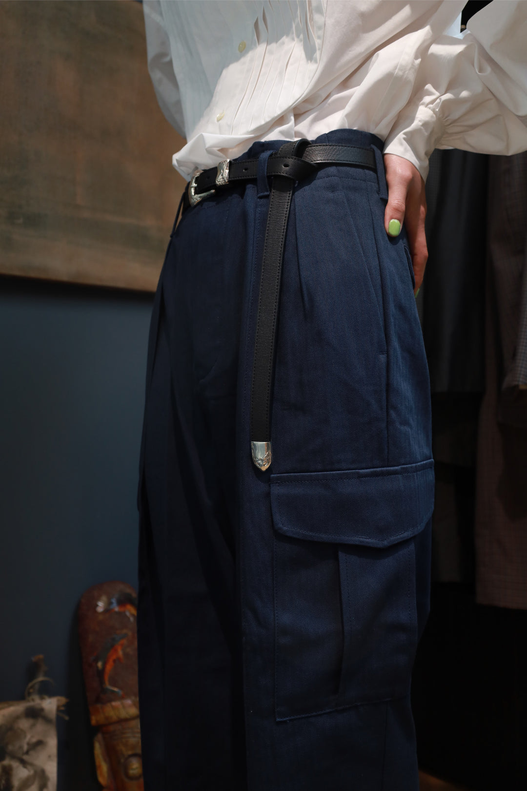 Urig / dyed wuy pin tuck cargo pants/2/コットン/IDG/総柄/um-ptfl08-221 Urig(ウーリッヒ)のPIN TUCK CARGO PANTS(NAVY)(カーゴパンツ)の通販