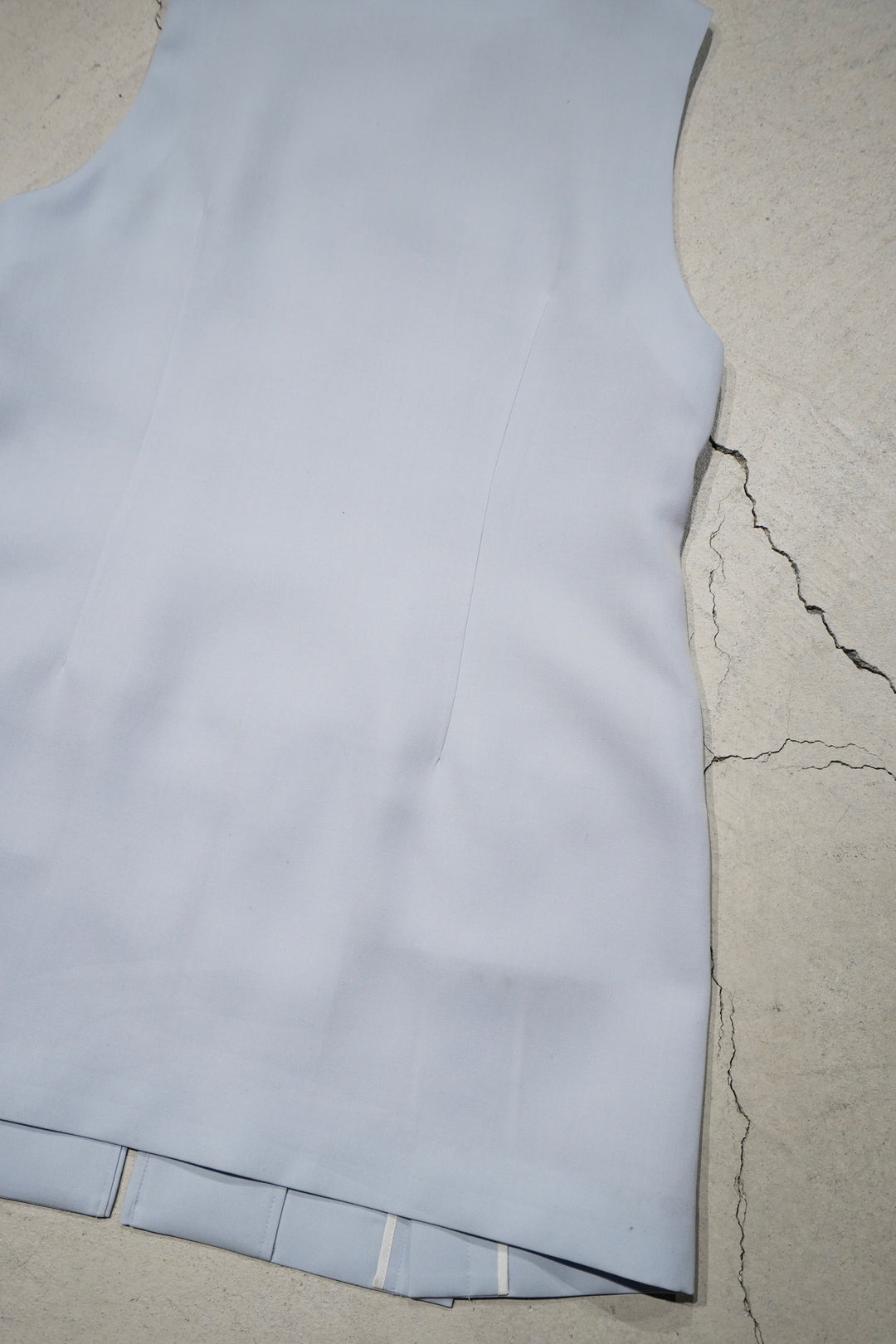 UJOH(ウジョー)のZIP Slit Vest (SKY GRAY)(ベスト)の通販