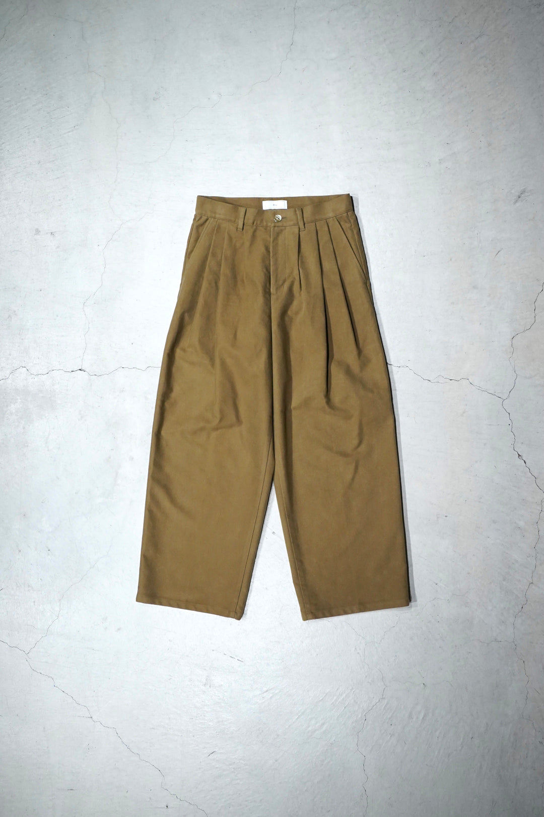Urig(ウーリッヒ)のMOLESKIN 3TUCK PANTS(KHAKI)(パンツ)の通販