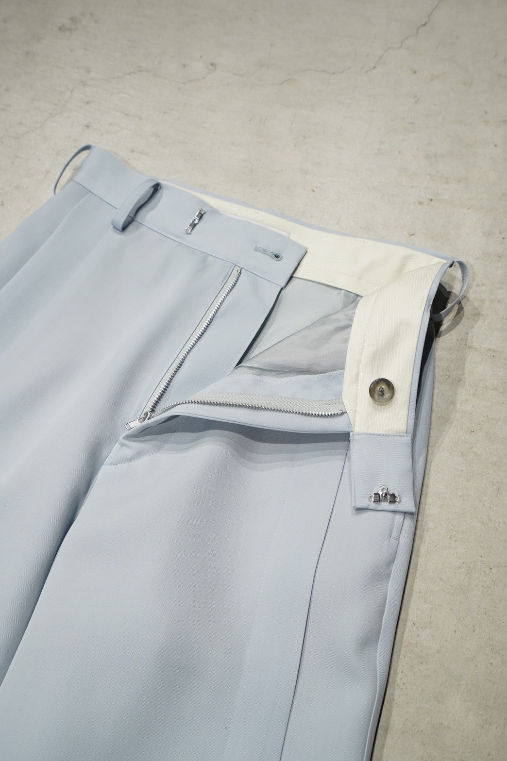 UJOH(ウジョー)のSlit Flare PNT(SKY GRAY)(フレアパンツ)の通販 UJOH(ウジョー)のSlit Flare PNT(SKY GRAY)(フレアパンツ)の通販