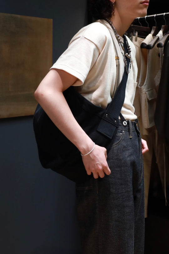 TAIGA TAKAHASHI (Taigatakahashi) NEWSBOY BAG (Black TAIGA TAKAHASHI (Taigatakahashi) NEWSBOY BAG (Black