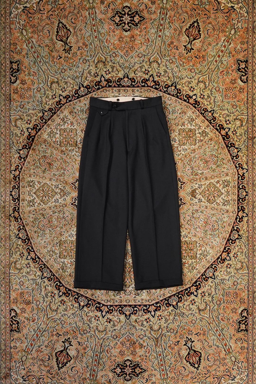 SOLARIS&Co.(ソラリスアンドコー)の2TUCK STRAIGHT TROUSERS