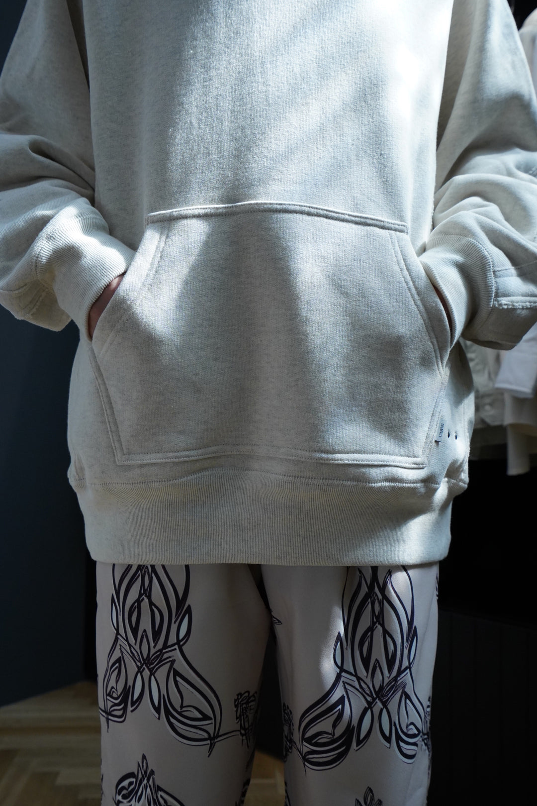 トップス SUGARHILL RAW EDGE SWEAT SHIRT SUGARHILL（シュガーヒル）のRAW EDGE SWEAT SHIRT BLACKの通販
